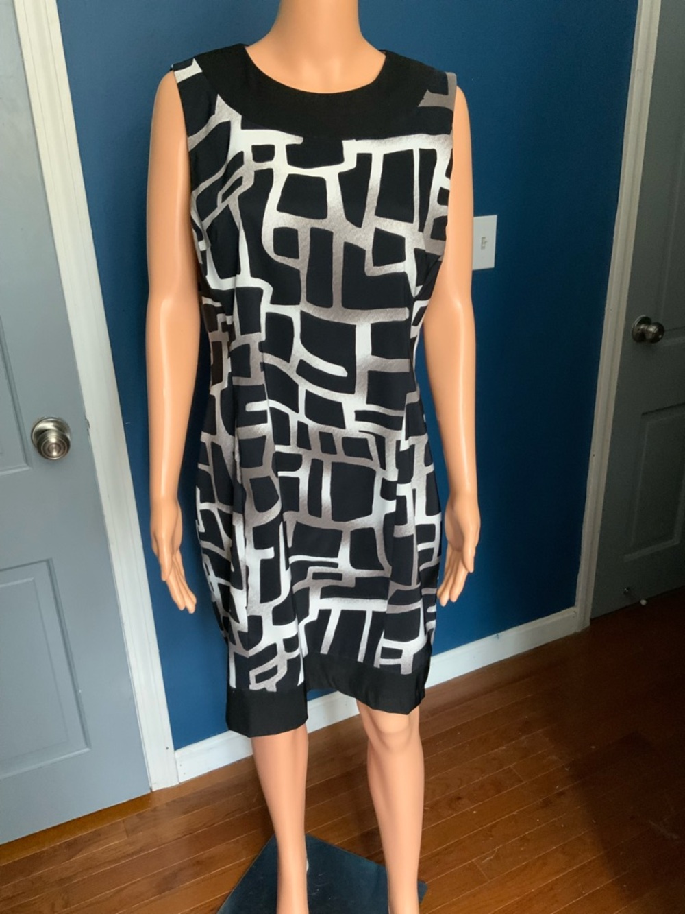 Black & White Geometric Midi Shift Dress